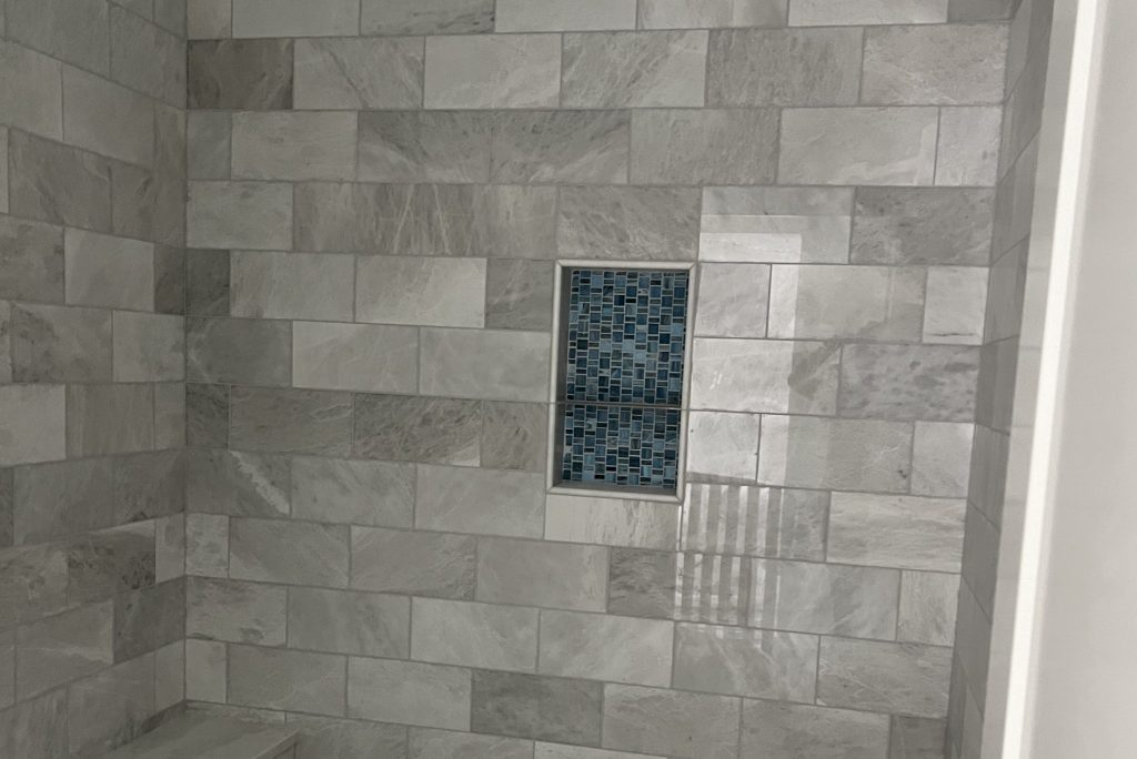 Shower Niches: Why you should get rid of that bulky shower rack! 8 IMG 8898 2 scaled e1760540442469